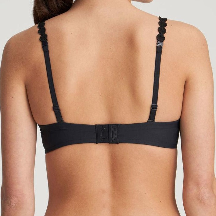 A padded bra with heart-shaped cups. The cups offer excellent coverage at the top. The bra is cut high on the upper cups and then plunges into a deep neckline between the breasts. The sheer tulle on the back is cut straight. The straps can be worn over the shoulders or around the neck. Charcoal is a soft dark-grey hue and a great alternative to black. Style: 0120826CHB 