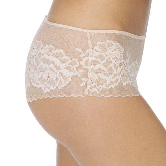 Natori 776150 Flora Girl Brief | Cameo Rose This beautiful floral lace with scalloped edge girl brief perfectly compliments the matching Flora Bra Mid-rise with medium rear coverage Facing elastic at waist lays flat on body Scalloped edge lace with no elastic at legs eliminates dig-ins Stretch floral lace with front, back, and side seam for shaping •	Lace: 75% Nylon, 25 % Spandex, Mesh: 84% Nylon, 16% lycra å¨Spandex, Gusset: 100% Cotton