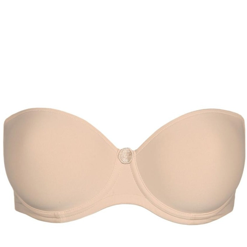 Tom strapless bra with seamless bandeau cup. The straight back has a wider elastic band that, in combination with the fabric, provides additional support. It can be worn strapless, halter neck or as a regular bra. Café Latte is a delicate neutral and a must-have in every lingerie drawer. Style: 0120828CAL 