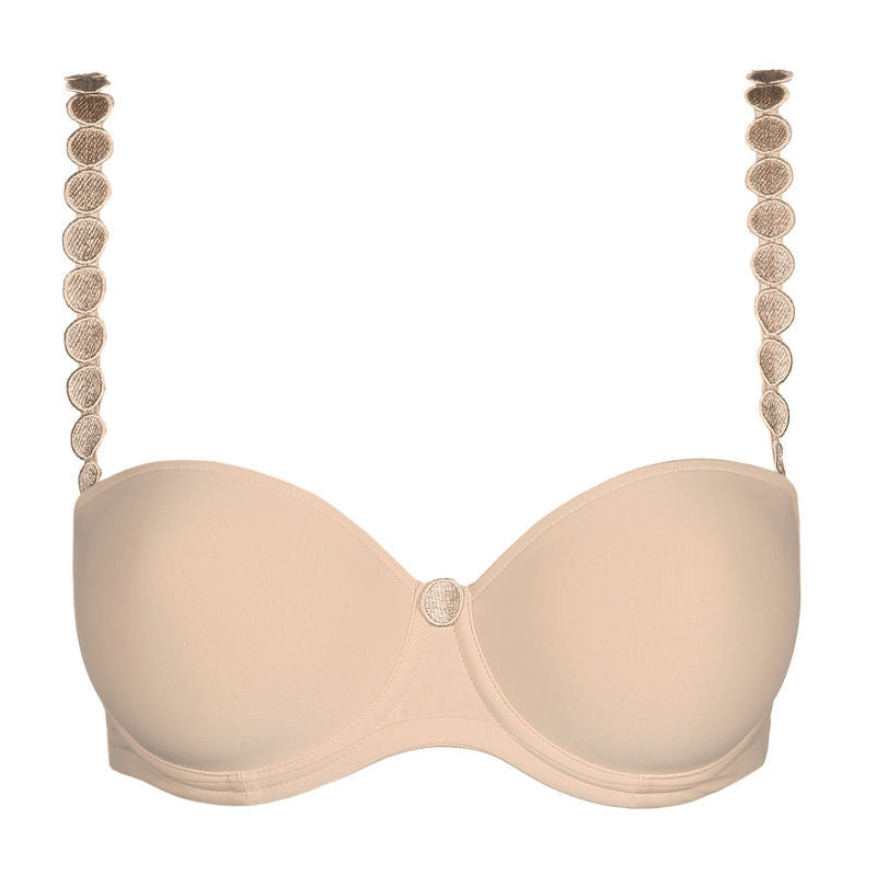 Tom strapless bra with seamless bandeau cup. The straight back has a wider elastic band that, in combination with the fabric, provides additional support. It can be worn strapless, halter neck or as a regular bra. Café Latte is a delicate neutral and a must-have in every lingerie drawer. Style: 0120828CAL 