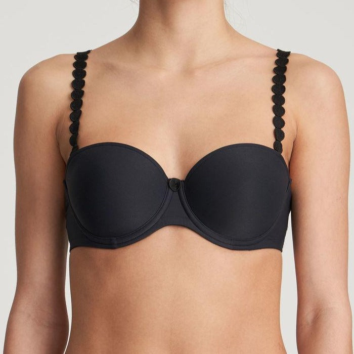 Tom strapless bra with seamless bandeau cup. The straight back has a wider elastic band that, in combination with the fabric, provides additional support. It can be worn strapless, halter neck or as a regular bra. Graphite is a soft dark-grey hue and a great alternative to black. Style: 0120828CHB 