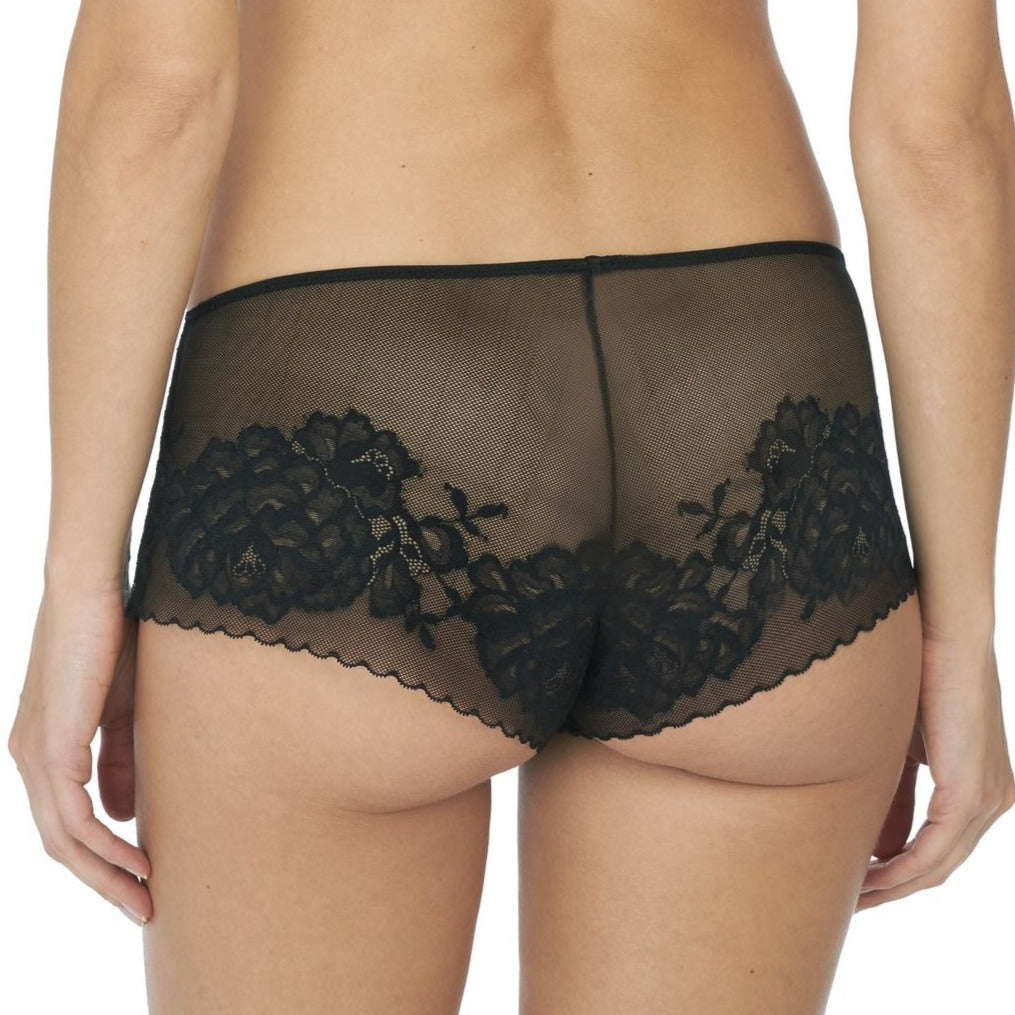 Natori 776150 Flora Girl Brief Black This beautiful floral lace with scalloped edge girl brief perfectly compliments the matching Flora Bra Mid-rise with medium rear coverage Facing elastic at waist lays flat on body Scalloped edge lace with no elastic at legs eliminates dig-ins Stretch floral lace with front, back, and side seam for shaping •	Lace: 75% Nylon, 25 % Spandex, Mesh: 84% Nylon, 16% lycra å¨Spandex, Gusset: 100% Cotton