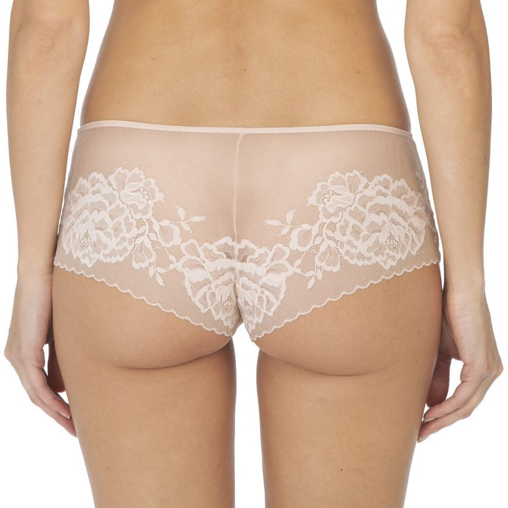 Natori 776150 Flora Girl Brief | Cameo Rose This beautiful floral lace with scalloped edge girl brief perfectly compliments the matching Flora Bra Mid-rise with medium rear coverage Facing elastic at waist lays flat on body Scalloped edge lace with no elastic at legs eliminates dig-ins Stretch floral lace with front, back, and side seam for shaping •	Lace: 75% Nylon, 25 % Spandex, Mesh: 84% Nylon, 16% lycra å¨Spandex, Gusset: 100% Cotton