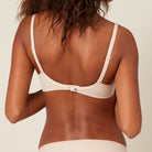 Simone_Perele_131343¬_Andora_3D_Demi_Peau_Rose •	Demi style t-shirt bra with underwire. •	Breathable light foam cups feel like a second skin. •	Provides a rounded shape without adding volume. •	Cups are seamless and invisible under clothing. •	Exceptional support up to G cup. •	Chic styling with floral embroidery under the bra cups. •	Fully adjustable straps with stylish embroidery.